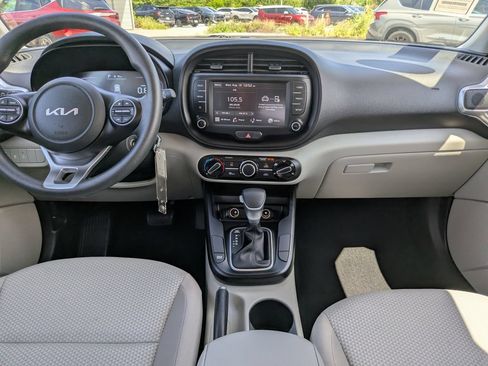 Certified 2025 Kia Soul LX w/ LX Technology Package FWD image 15