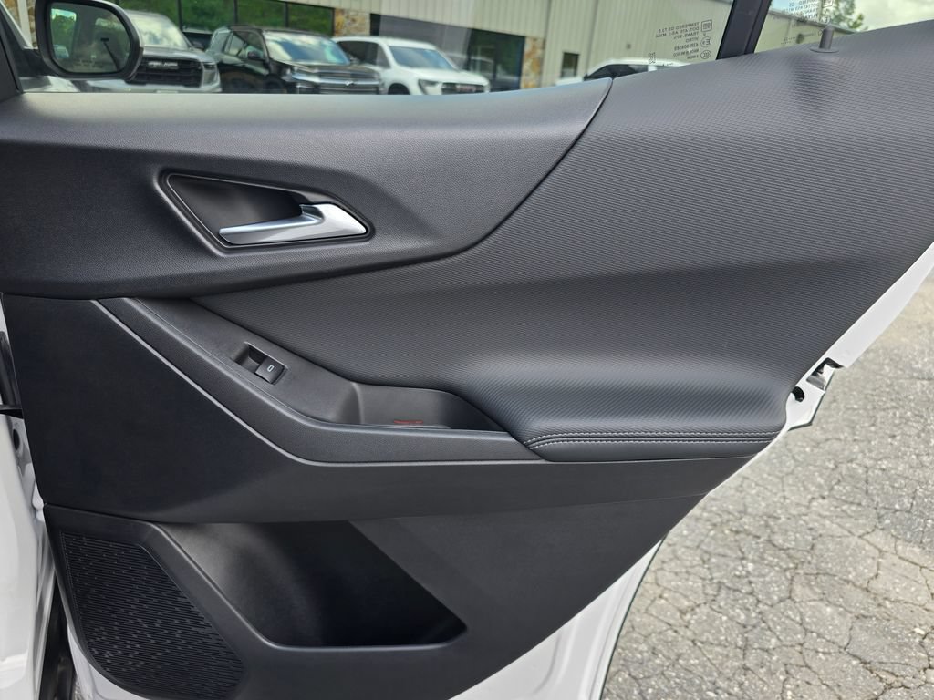 New 2026 Chevrolet Equinox LT w/ Convenience Package II FWD image 38