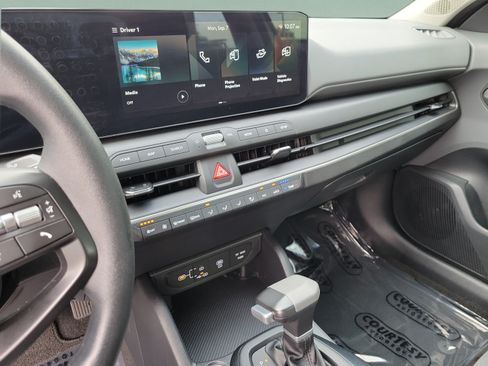 Used 2025 Kia K4 FWD image 27