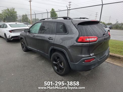 Used 2017 Jeep Cherokee Limited FWD image 8