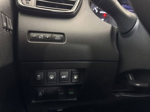 Used 2018 Nissan Rogue SL w/ Premium Package FWD image 37