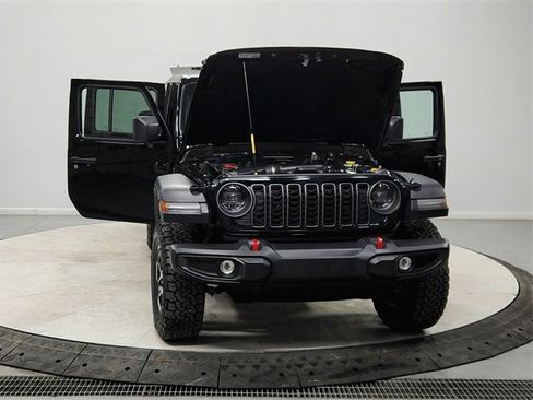 Used 2025 Jeep Wrangler Unlimited Rubicon image 10