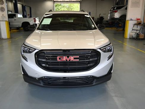 Used 2021 GMC Terrain SLE w/ Driver Convenience Package FWD image 2