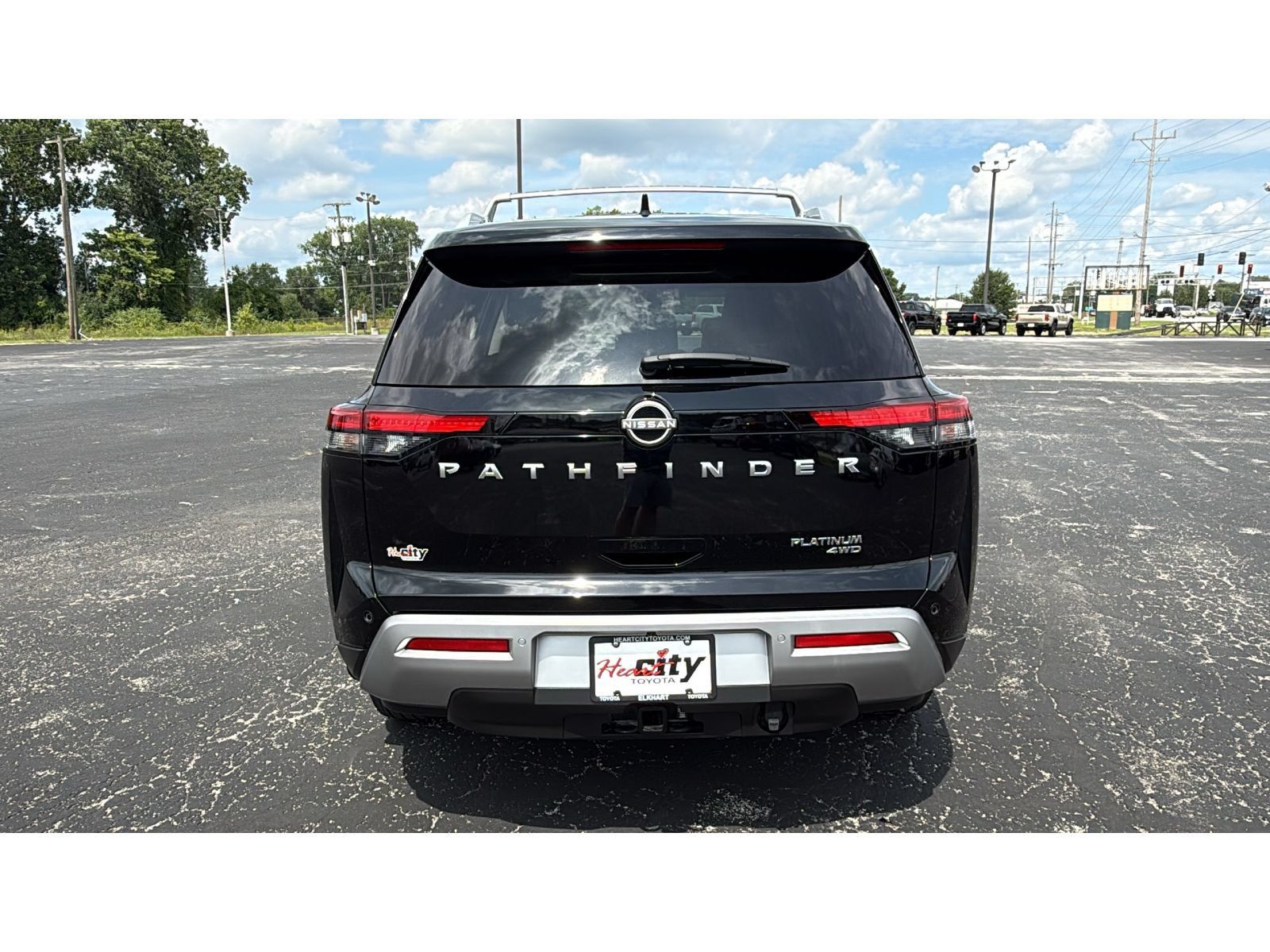 Used 2025 Nissan Pathfinder Platinum AWD/4WD image 6