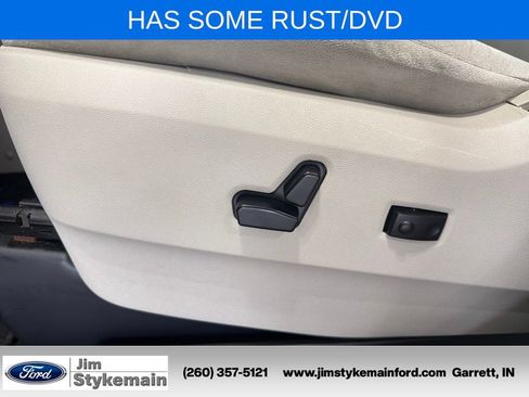 Used 2011 Chrysler Town & Country Touring w/ Entertainment Group #1 FWD image 21