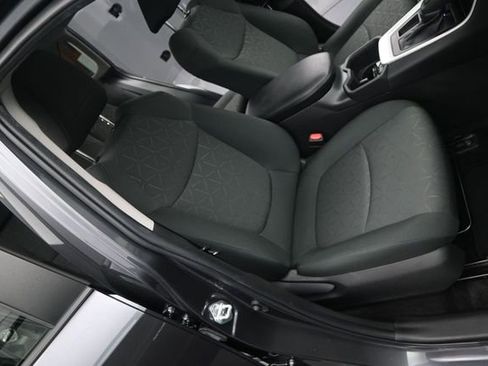 Used 2022 Toyota RAV4 XLE w/ Convenience Package FWD image 18