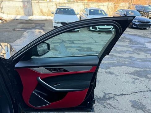 Used 2023 Jaguar F-PACE SVR image 18