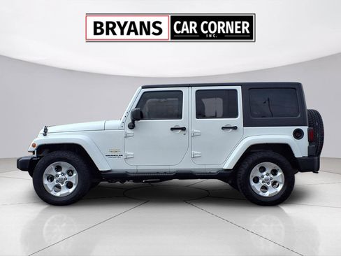Used 2014 Jeep Wrangler Unlimited Sahara w/ Connectivity Group image 18