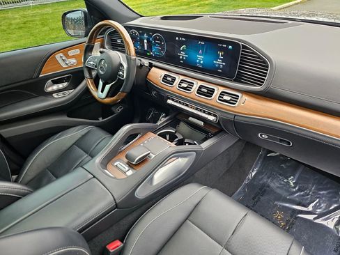 Used 2022 Mercedes-Benz GLS 450 4MATIC image 10