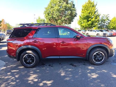 Used 2024 Nissan Pathfinder Rock Creek AWD/4WD image 2
