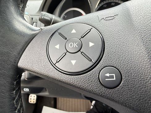 Used 2011 Mercedes-Benz C 300 SPORT 4MATIC image 38