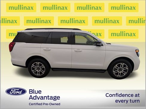 Used 2025 Ford Expedition Active RWD image 2
