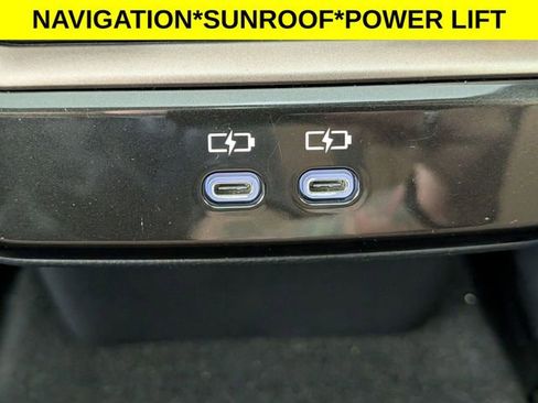 Used 2025 Toyota Crown Signia w/ Advanced Technology Package image 27