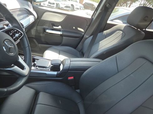 Used 2022 Mercedes-Benz GLB 250 image 5
