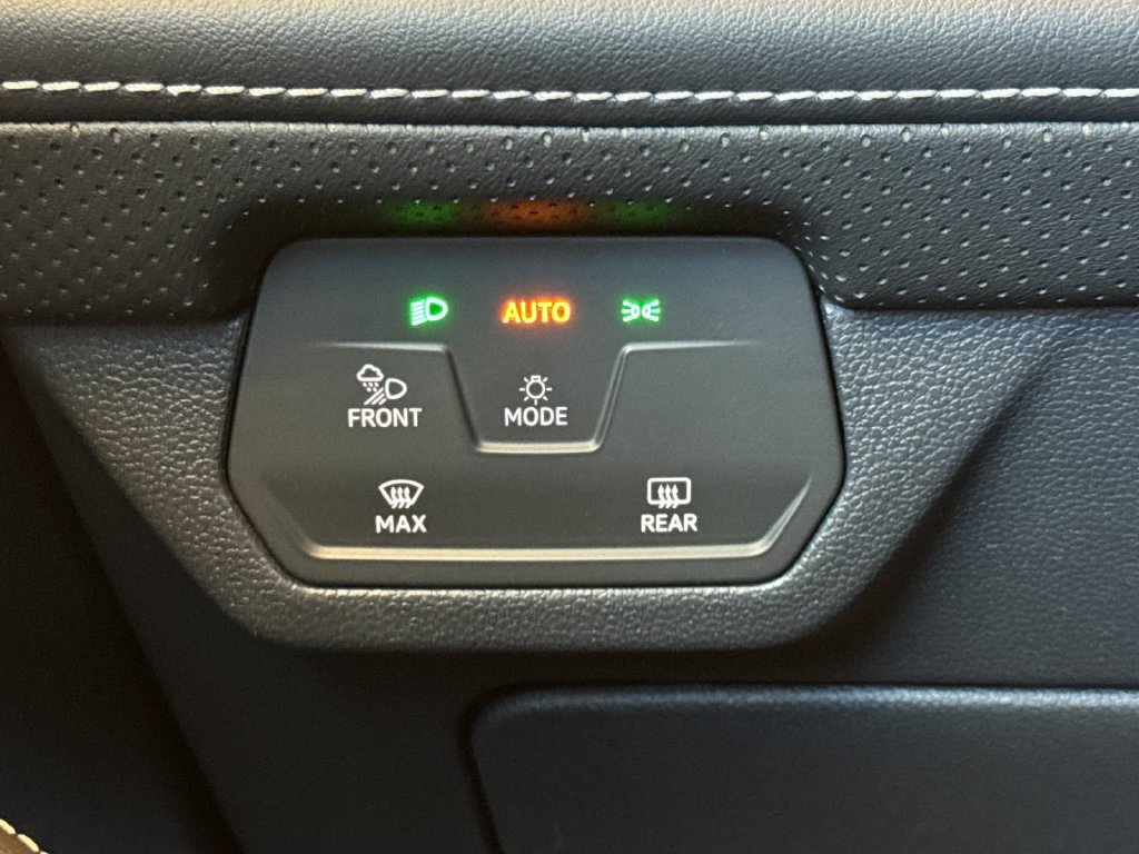 Used 2024 Volkswagen Atlas SE AWD/4WD image 36