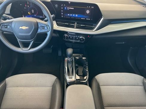 Used 2025 Chevrolet Trax LT FWD image 15