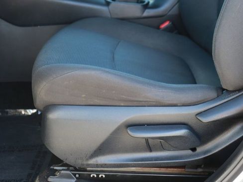 Used 2021 Toyota RAV4 LE image 10