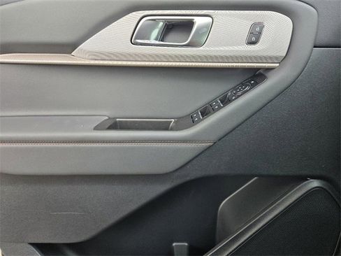 New 2025 Ford Explorer Active image 17