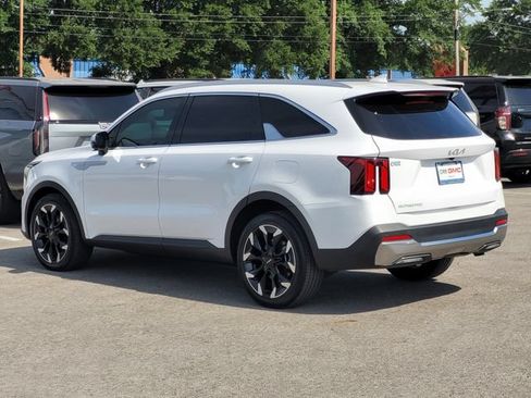 Used 2024 Kia Sorento SX FWD image 7