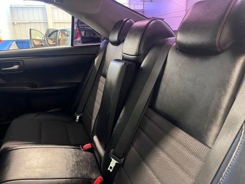 Used 2016 Toyota Camry SE image 18