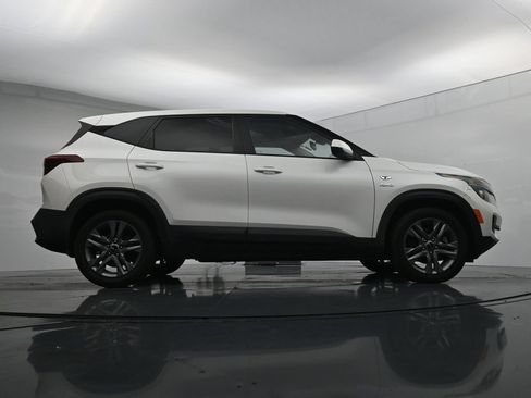 Used 2022 Kia Seltos LX AWD/4WD image 35