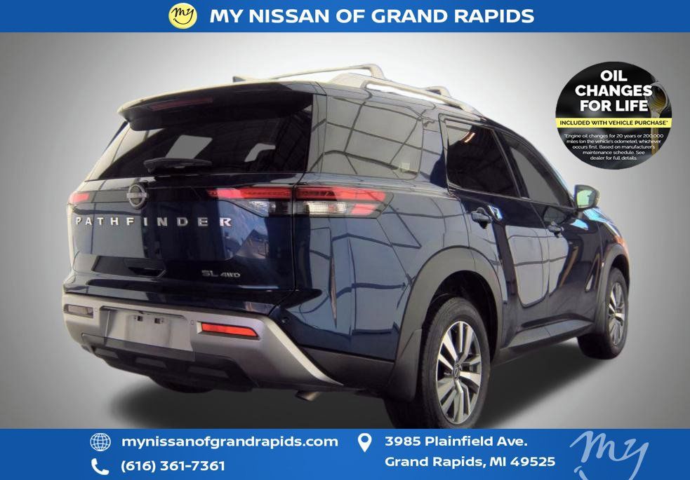 Used 2025 Nissan Pathfinder SL AWD/4WD image 4