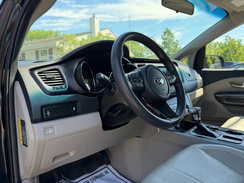 Used 2019 Kia Sedona LX FWD image 10