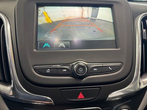 Used 2018 Chevrolet Equinox LS image 15