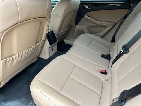 Used 2025 Porsche Macan image 13
