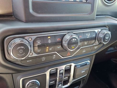 Used 2020 Jeep Gladiator Sport w/ Quick Order Package 24S AWD/4WD image 16