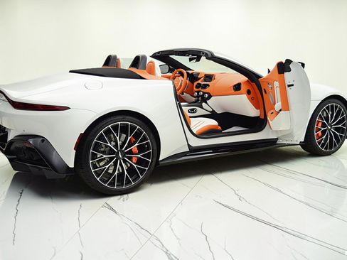 Used 2023 Aston Martin V8 Vantage Roadster RWD image 11