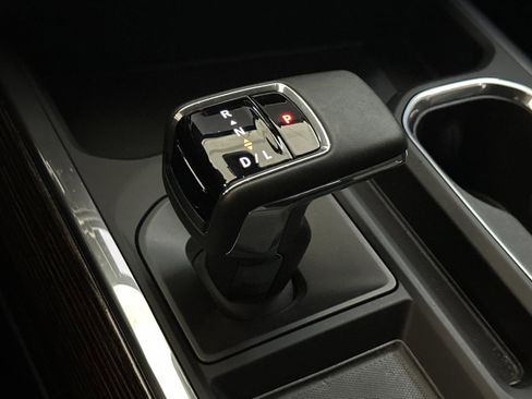 Used 2024 GMC Sierra 1500 Elevation image 16