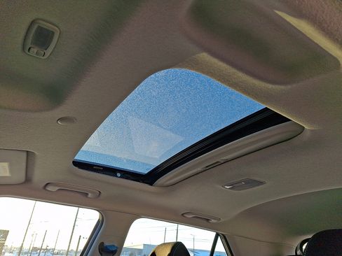 Used 2025 Hyundai Venue SEL image 14