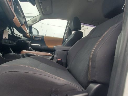 Used 2018 Toyota Tacoma SR5 image 16