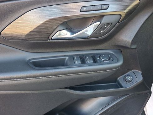 Used 2024 GMC Terrain SLT image 11