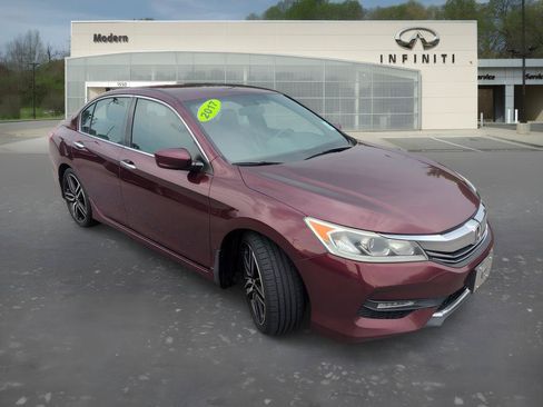 Used 2017 Honda Accord Sport image 2