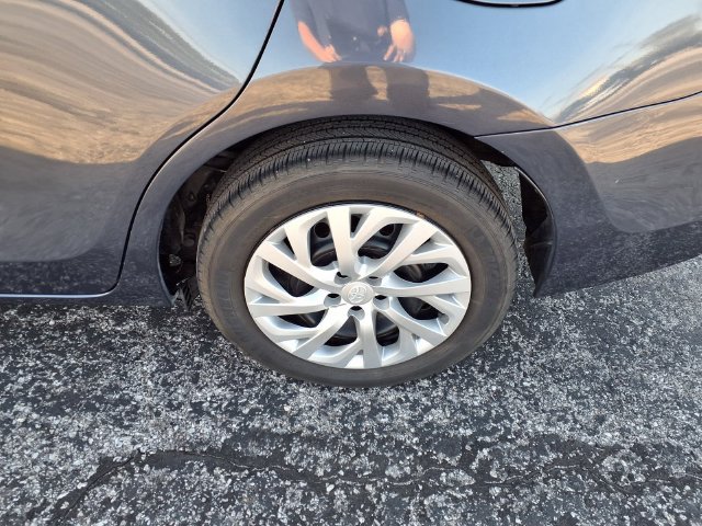 Used 2017 Toyota Corolla LE w/ Carpet Mat Package (TMS) FWD image 39