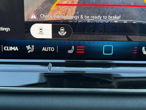 New 2026 Volkswagen Tiguan SE image 13