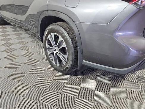 Used 2023 Toyota Highlander XLE image 16