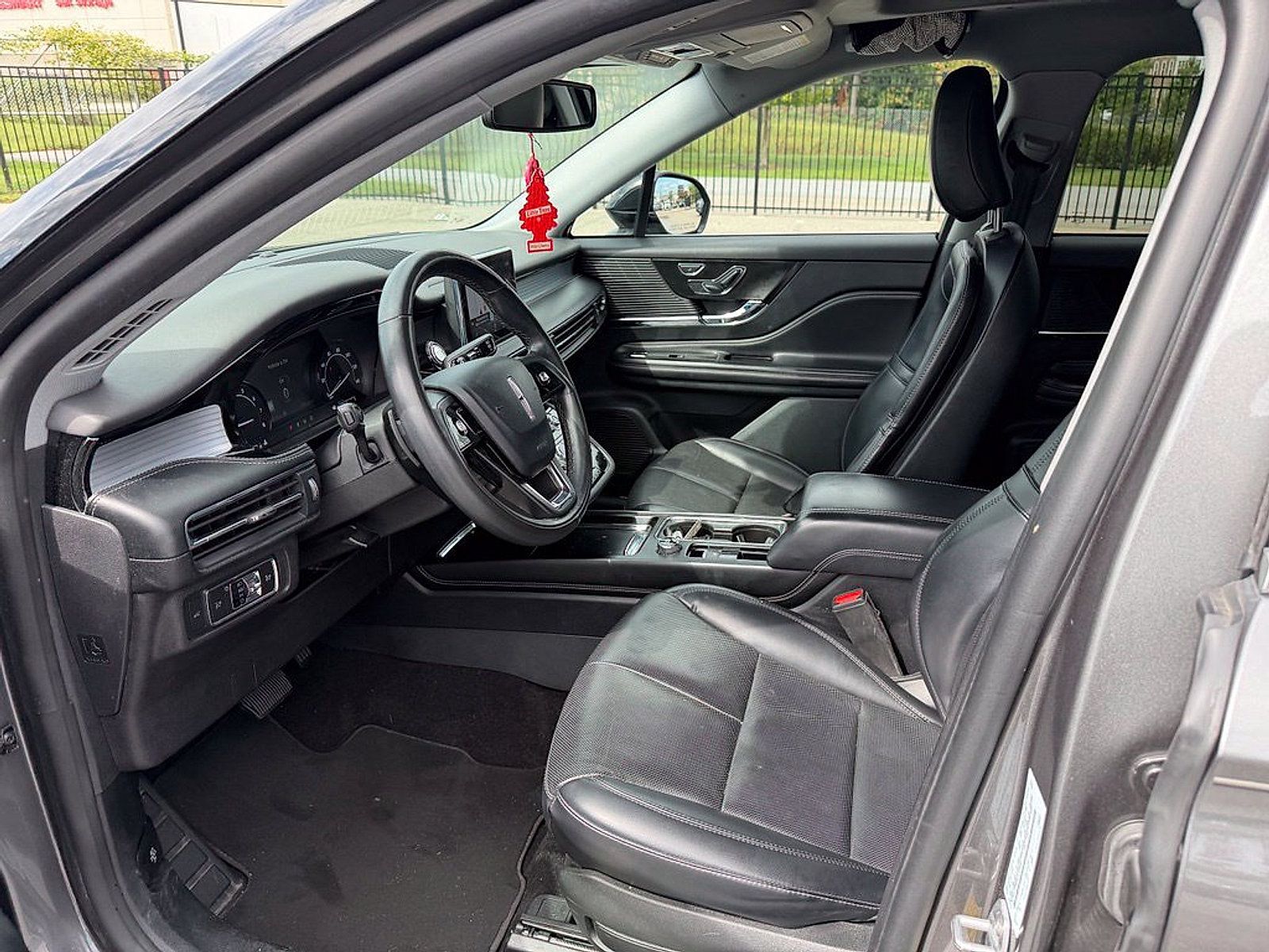 Used 2022 Lincoln Corsair AWD w/ Premium Package image 9