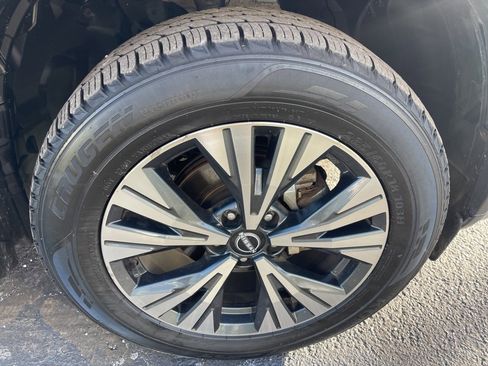 Certified 2023 Nissan Rogue SV image 27