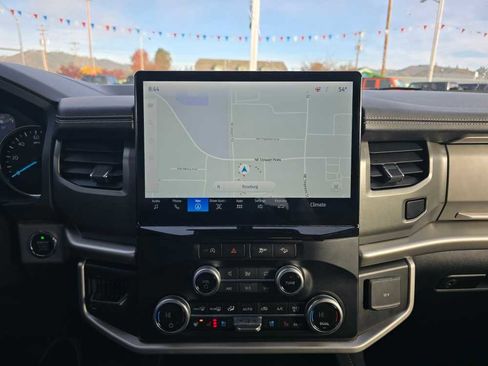 Used 2024 Ford Expedition Max XLT image 12