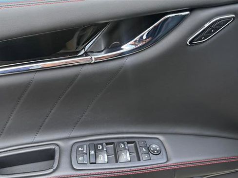 Used 2023 Maserati Quattroporte GT RWD image 11