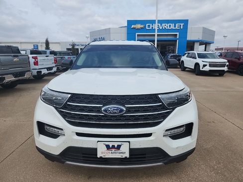 Used 2020 Ford Explorer XLT w/ Equipment Group 202A image 3
