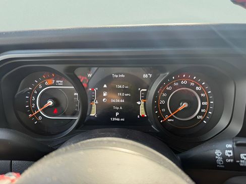 Used 2024 Jeep Wrangler Rubicon AWD/4WD image 21