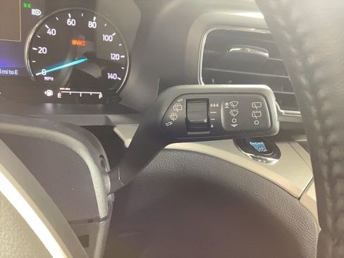 Used 2022 Ford Explorer XLT w/ Equipment Group 202A image 22