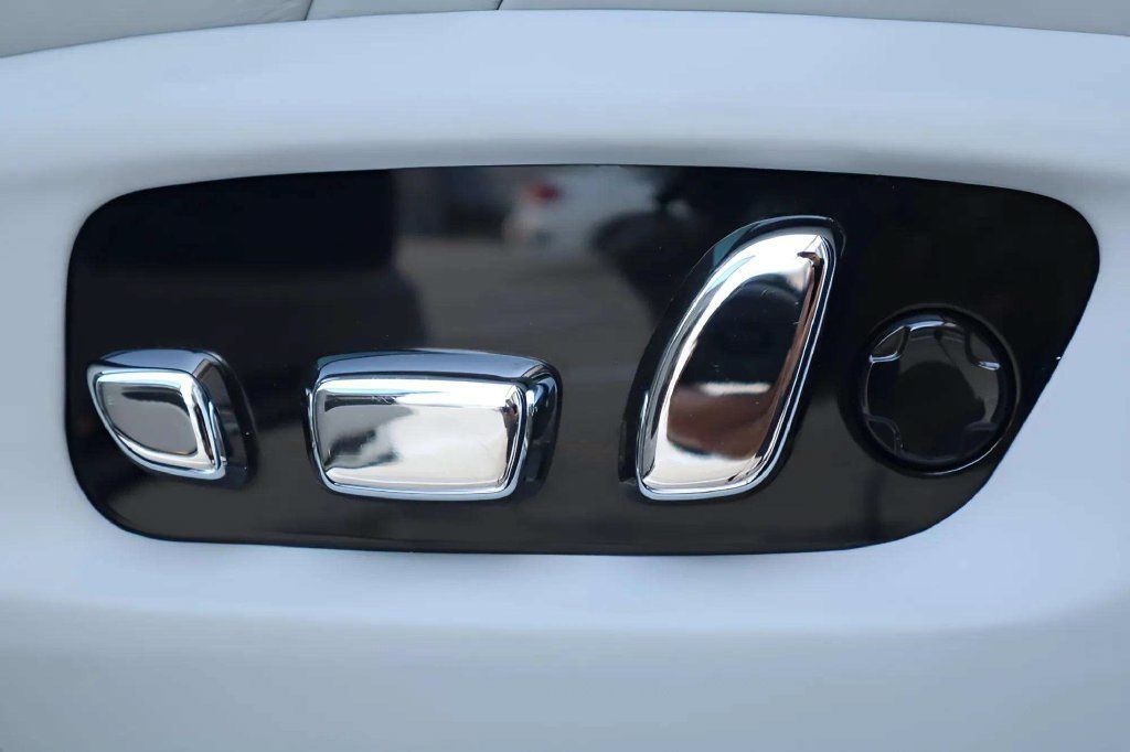 Certified 2019 Rolls-Royce Phantom Sedan RWD image 24