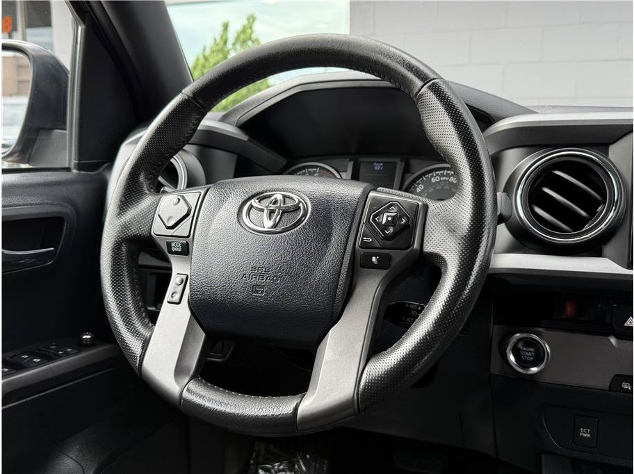 Used 2017 Toyota Tacoma TRD Off-Road w/ Tow Package RWD image 9