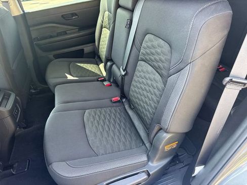 Used 2026 Nissan Pathfinder SV AWD/4WD image 19
