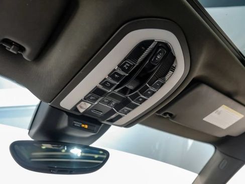 Used 2018 Porsche Macan Sport Edition AWD/4WD image 29